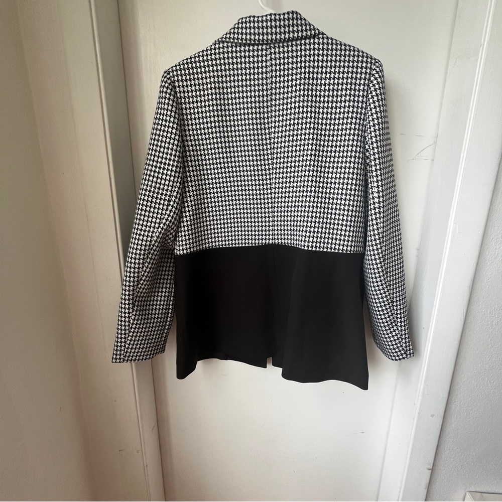 Stylish Black and White Houndstooth Women's Blazer - Picture 6 of 13